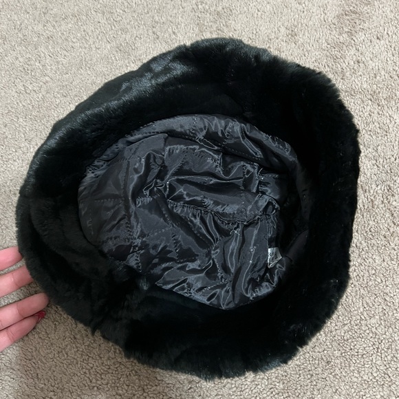 Black furry bucket hat - Picture 4 of 4